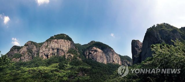 rp. 주왕산 연화봉과 병풍바위