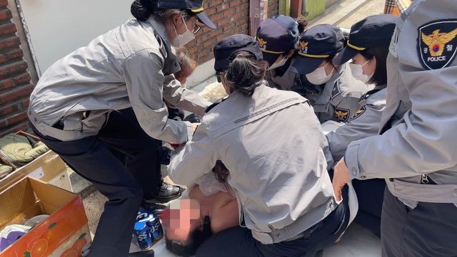 서울북부지법, 미아리 텍사스 명도집행…반발하는 철거민과 충돌