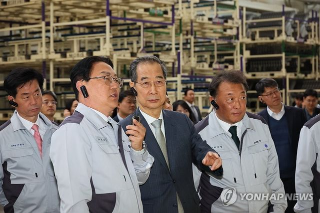 한덕수 권한대행, 기아 공장 방문