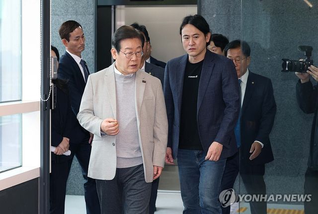 퓨리오사AI 방문한 이재명 예비후보