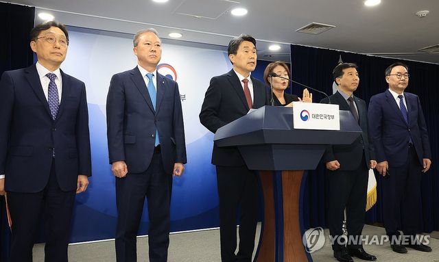 브리핑하는 이주호 부총리