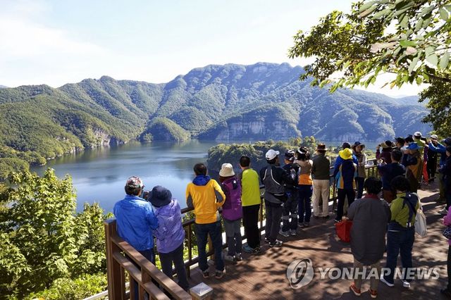 전망대에서 바라본 이서 적벽