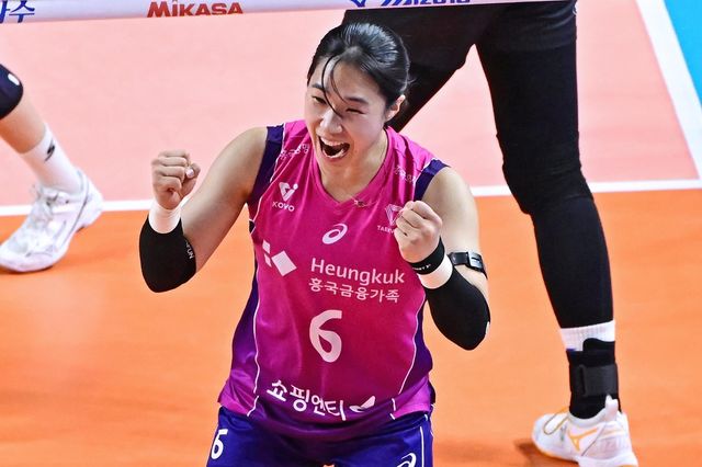 흥국생명의 통합우승 멤버인 세터 이고은