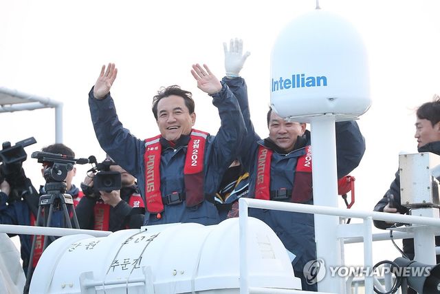 저도어장 살펴보는 김진태 강원지사