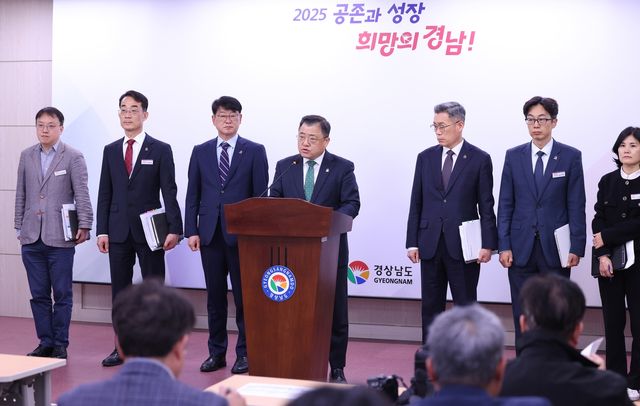 발언하는 박명균 행정부지사