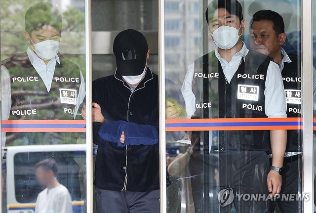 일가족 5명 살해한 50대 가장 영장심사