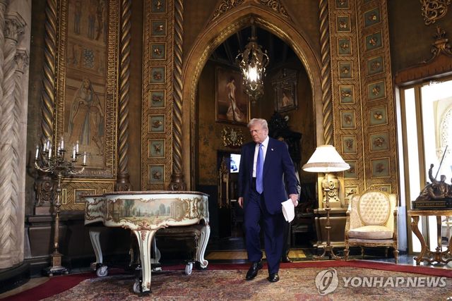 마러라고 자택의 황금색 장식