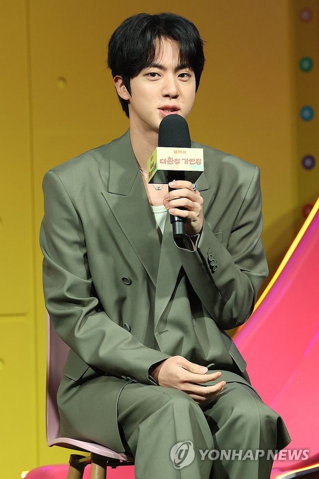 인사말하는 BTS 진