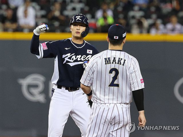 2024년 프리미어12에서 맞대결한 한국과 일본 야구 대표팀.