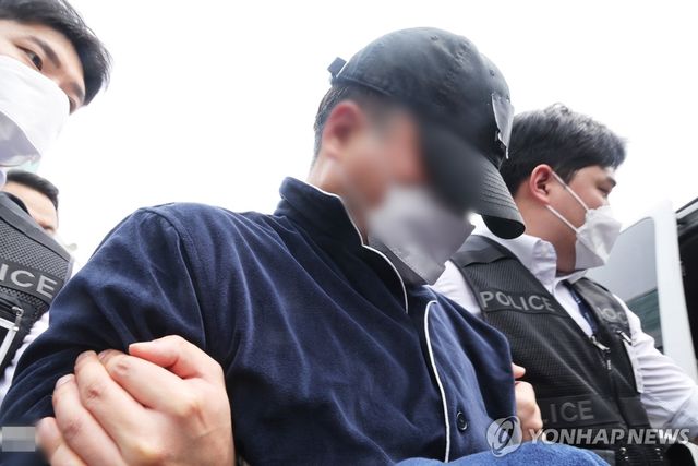 일가족 5명 살해한 50대 가장 영장심사