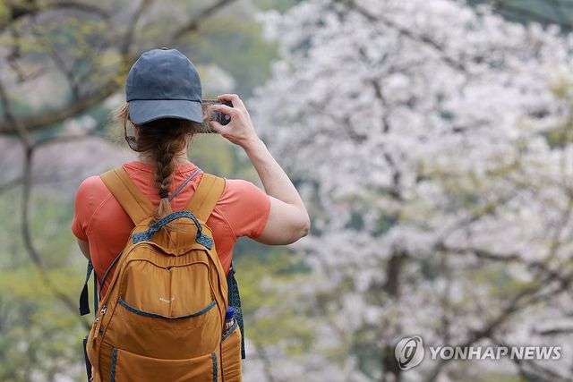 가벼운 옷차림으로 즐기는 봄