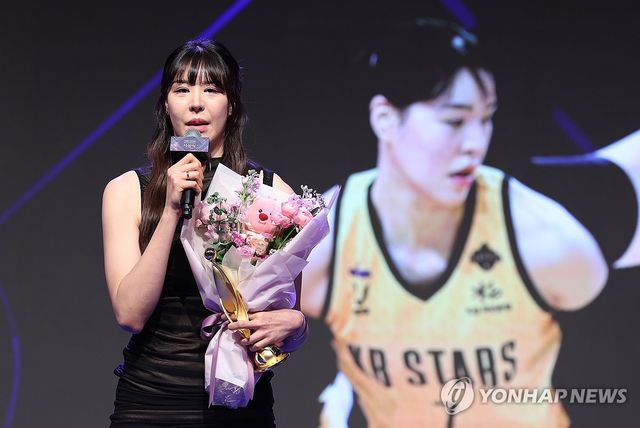 베스트 센터상 수상한 박지수