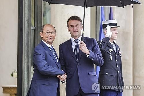 지난 1월 프랑스 방문한 아이티 과도위원회 위원장 레슬리 볼테르