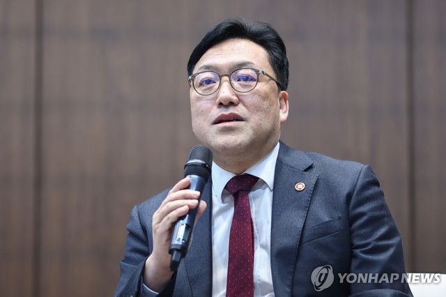 특별 대담서 발언하는 김병환 금융위원장