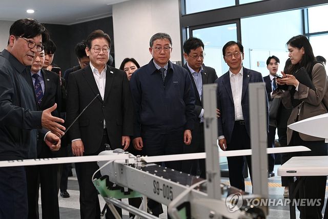 국방과학연구소 둘러보는 이재명 전 대표