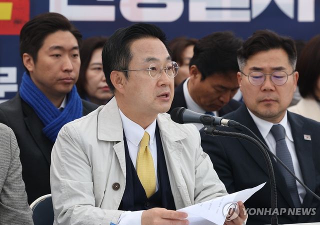 발언하는 박성준 원내수석부대표