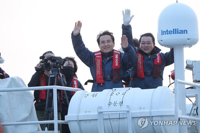 저도어장 살펴보는 김진태 강원지사