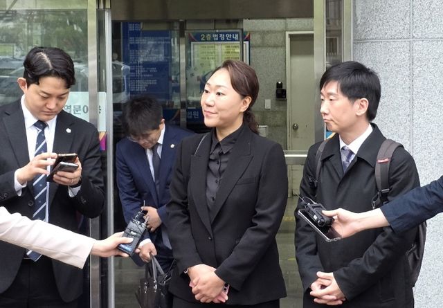 법원 출석한 강혜경 씨 
