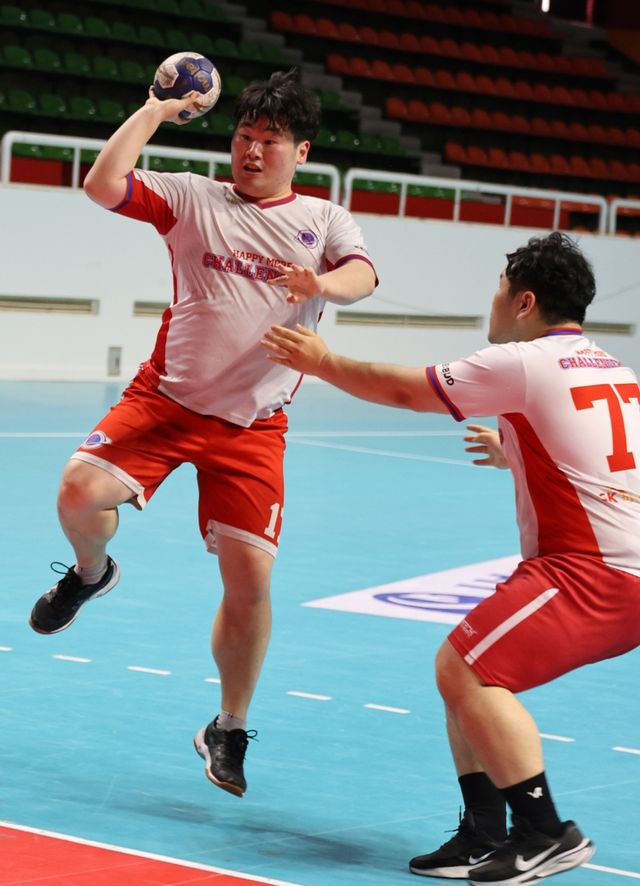 슛 시도하는 모습