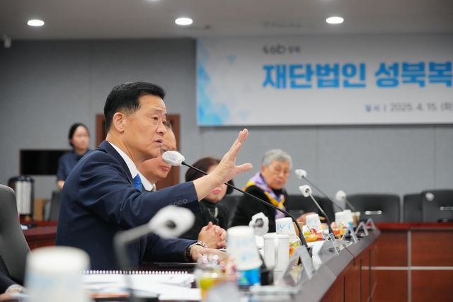 지난 15일 성북복지재단 설립 발기인 총회에서 발언하는 이승로 구청장