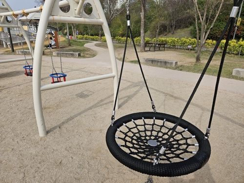 광나루 모두의 놀이터 그네