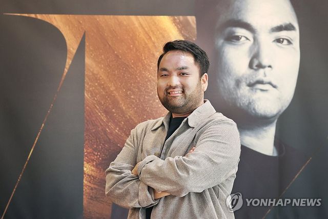 포즈 취하는 바리톤 박주성