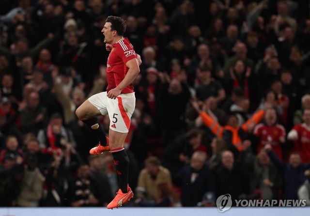 결승골을 넣고 포효하는 맨유의 해리 매과이어.