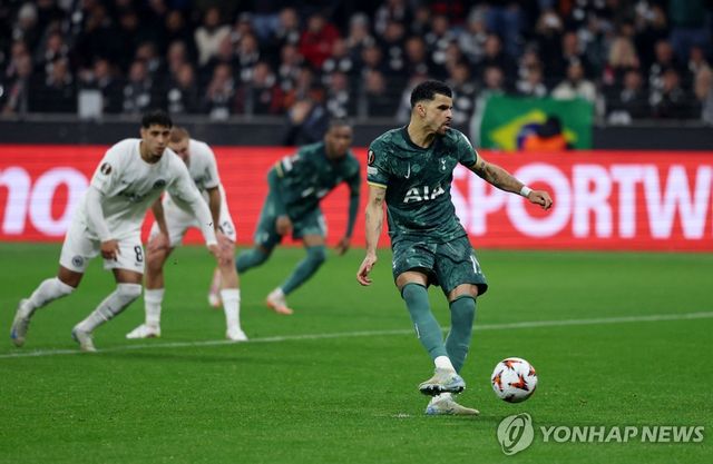 솔란케의 페널티킥 순간.