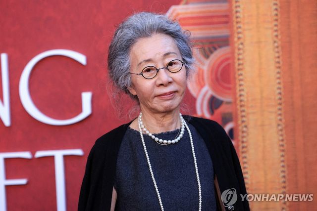 지난 14일 미국 로스앤젤레스에서 열린 '결혼 피로연' 시사회 참석한 윤여정 