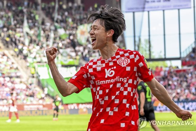 득점 뒤 포효하는 마인츠의 이재성 