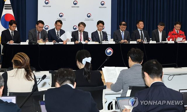 2025년 추가경정예산안 설명하는 김동일 예산실장