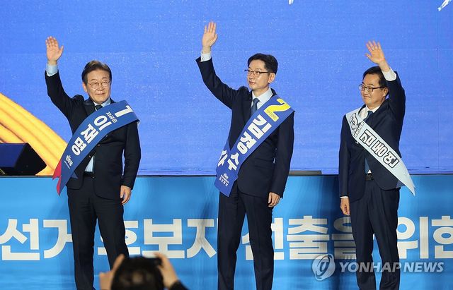 인사하는 민주당 대선 경선 후보들