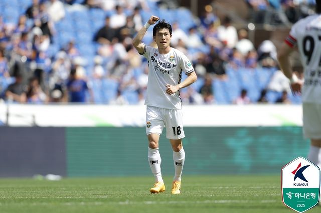 울산 상대로 선제골을 넣은 강원 김강국.