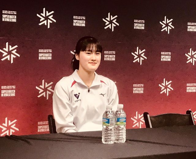 한국-태국 여자배구 올스타 매치 후 인터뷰하는 이주아