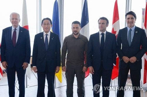 2023년 히로시마에서 열린 G7 정상회의 참석한 젤렌스키 대통령
