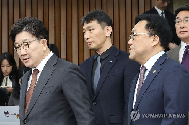 가상자산시장 관련 민당정 간담회 참석하는 권성동 원내대표