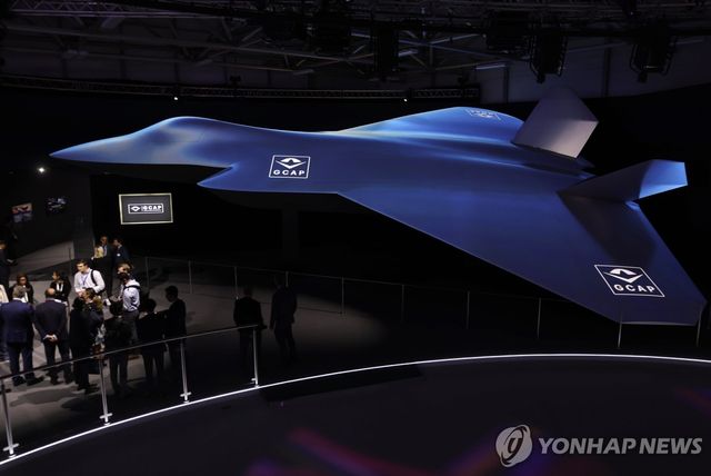 일본, 영국, 이탈리아의 차세대 전투기 모형