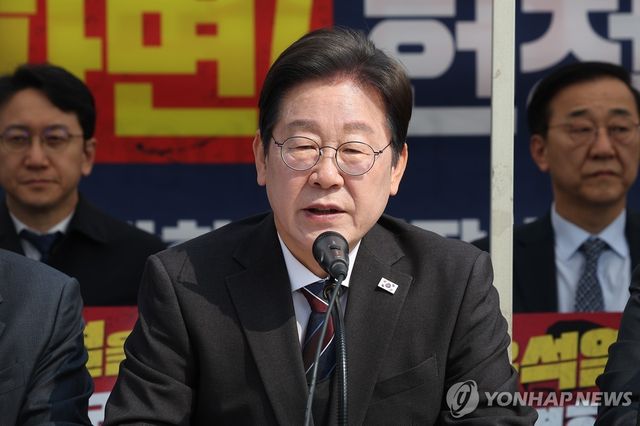 발언하는 이재명 대표