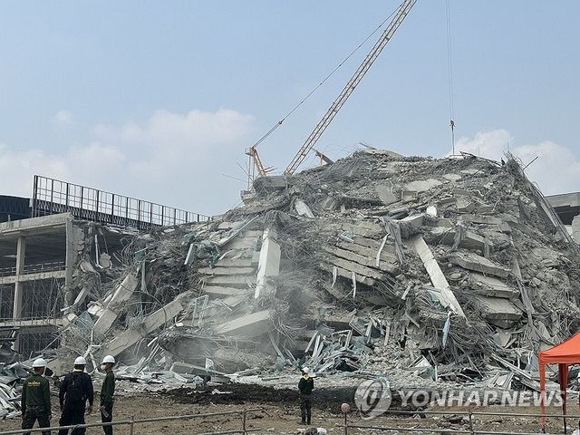 방콕 공사중 건물 붕괴 현장