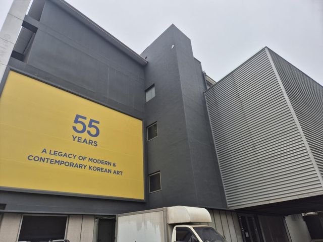 (서울=연합뉴스) 황희경 기자 = 개관 55주년 기념전 열리는 서울 사간동 갤러리현대 신관 모습.2025.4.2. zitrone@yna.co.kr