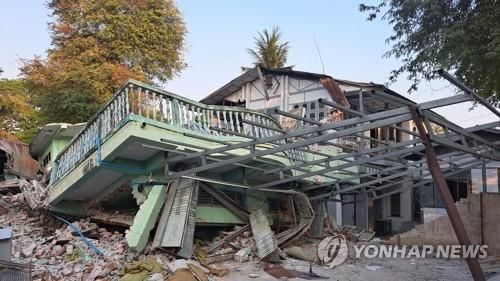 강진으로 초토화된 만달레이 인근 짜우세 시