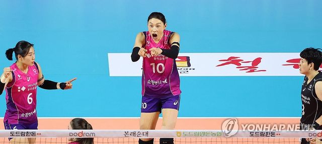 환호하는 김연경