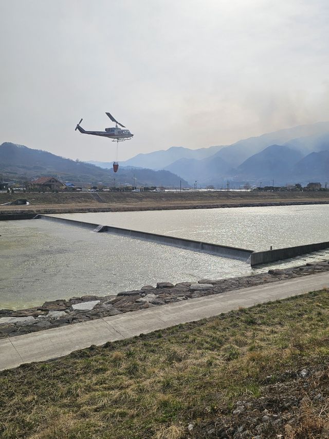 산청 덕천강에서 취수하는 진화헬기