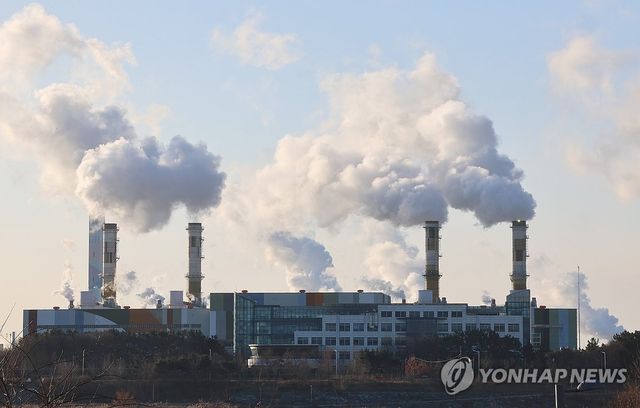수증기 내뿜는 인천 화력발전소