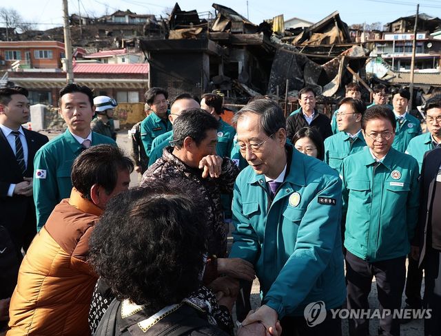 한덕수 권한대행, 산불 이재민 위로