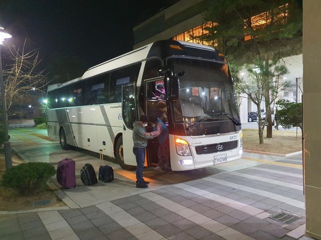 산불 확산 당시 안동 리첼호텔로 대피하는 주민 모습