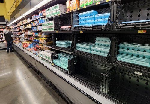 월마트에서 장 보는 사람들