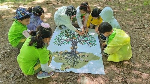 '유아숲 체험 프로그램' 모습