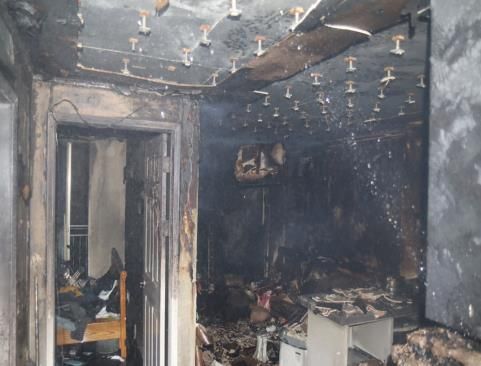 방화로 탄 아파트 내부