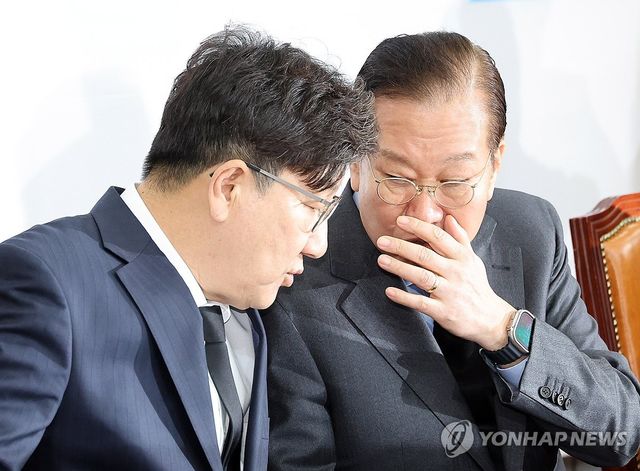 대화하는 권영세-권성동